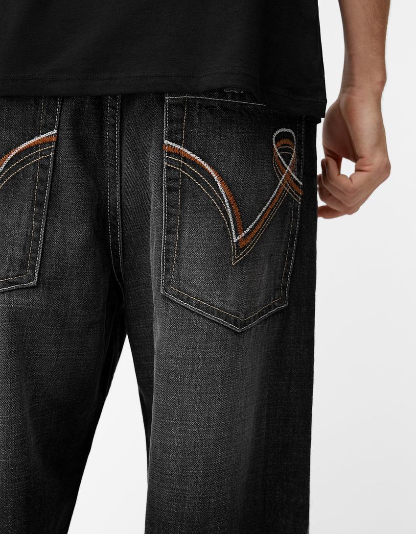 EMBROIDERED BAGGY JEANS