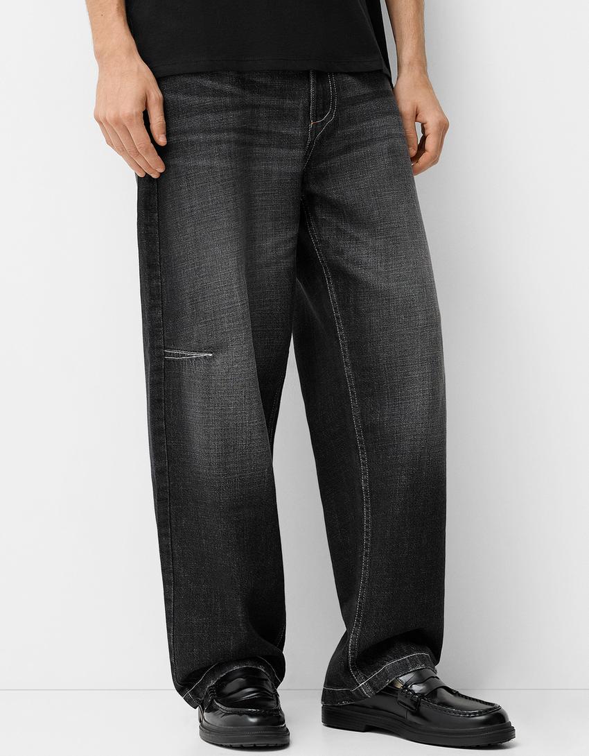 EMBROIDERED BAGGY JEANS