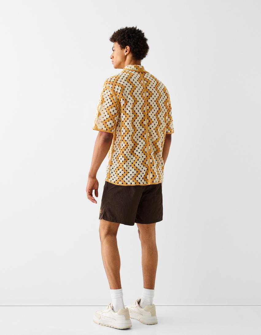 GEOMETRIC CROCHET SHORT SLEEVE SHIRT