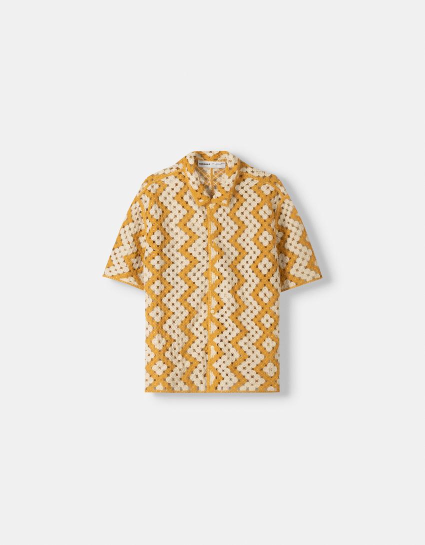 GEOMETRIC CROCHET SHORT SLEEVE SHIRT