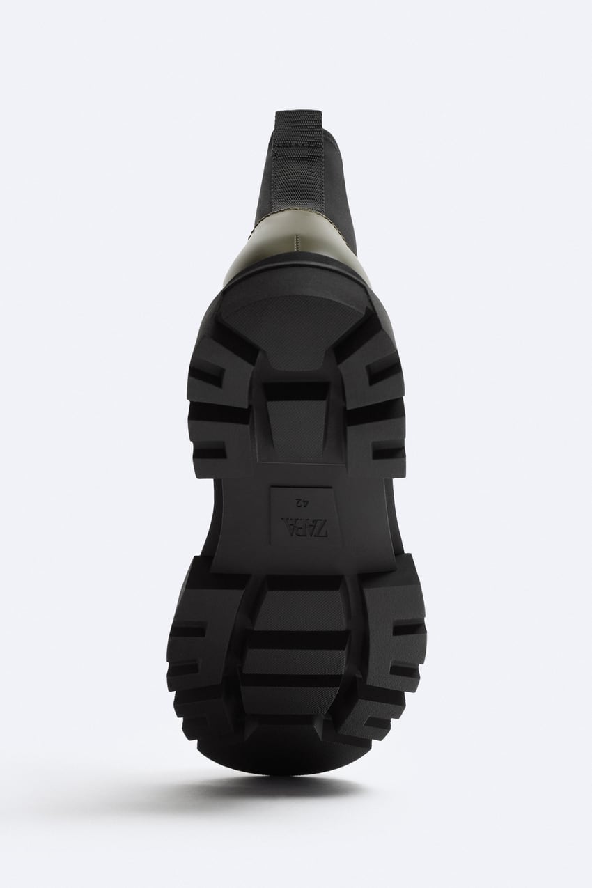 BOOTS WITH TRACK SOLE