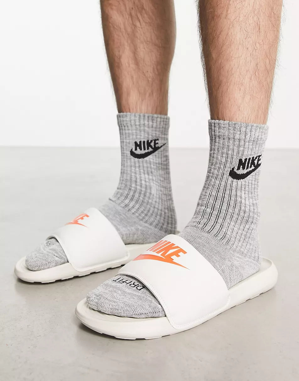 NIKE VICTORI ONE