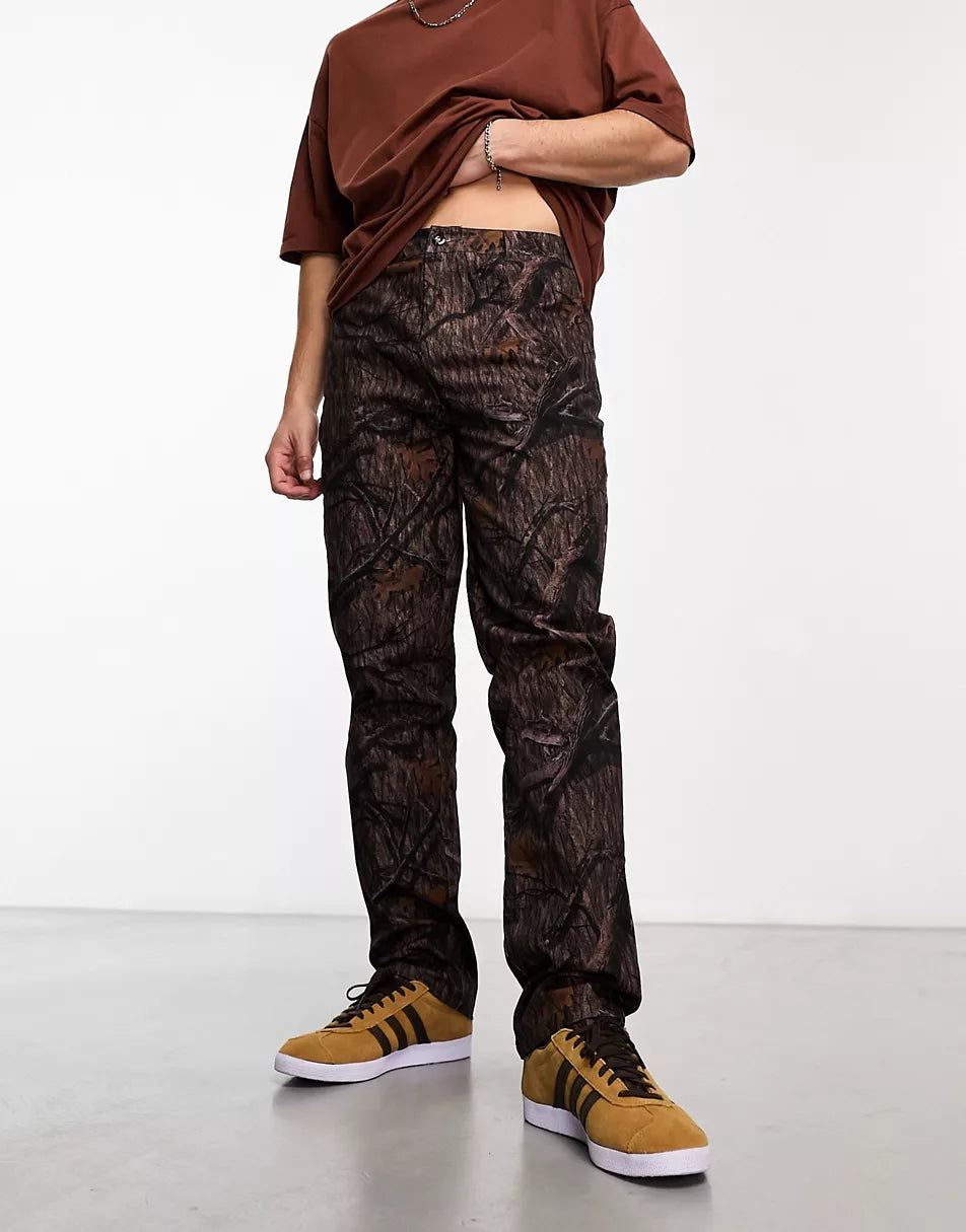 STRAIGHT CHINO IN BROWN CAMO PRINT