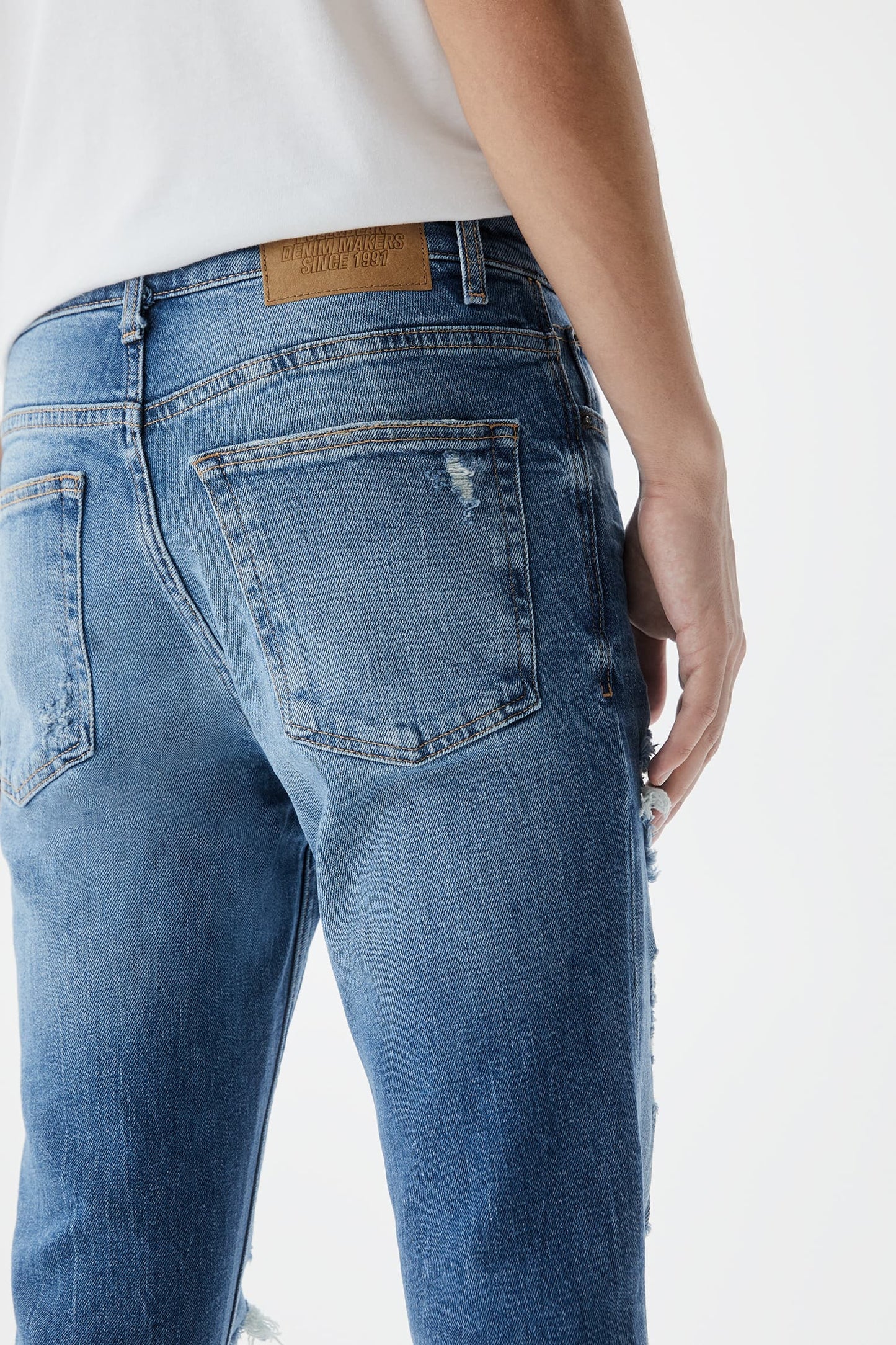 PREMIUM RIPPED SKINNY FIT JEANS
