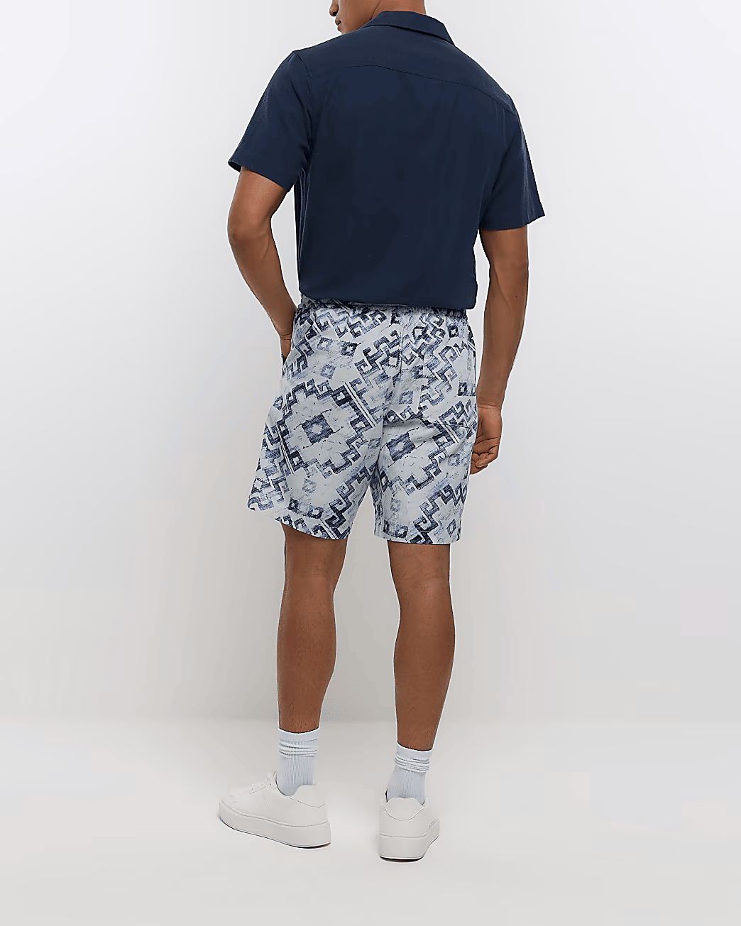 BLUE REGULAR FIT GEOMETRIC PRINT SHORTS