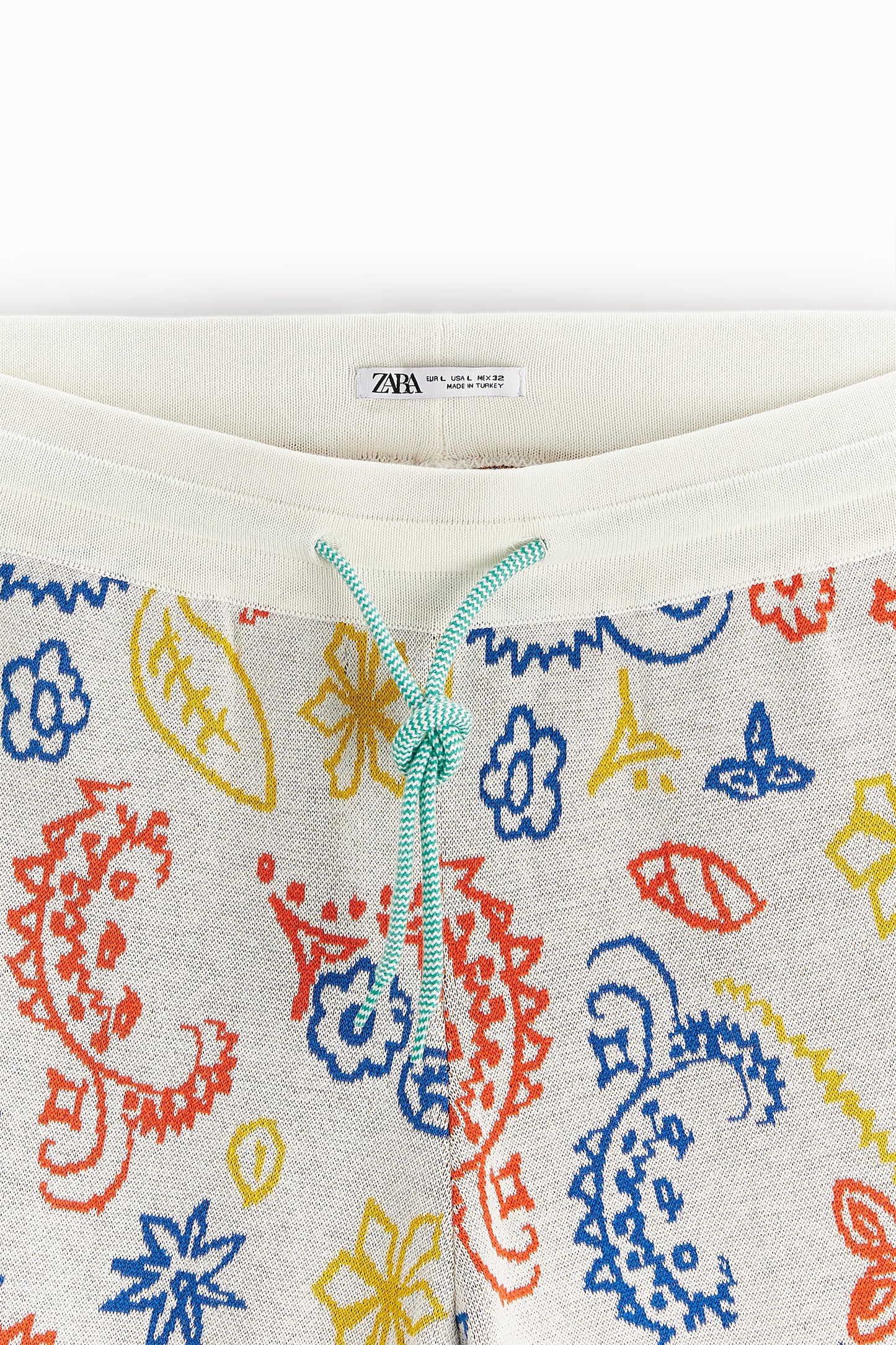 Abstract jacquard shorts, Knit Bermuda shorts, Menswear, Summer shorts, Fashion shorts, Printed shorts, Casual shorts, Designer shorts, Zara shorts, Compact fabric shorts,