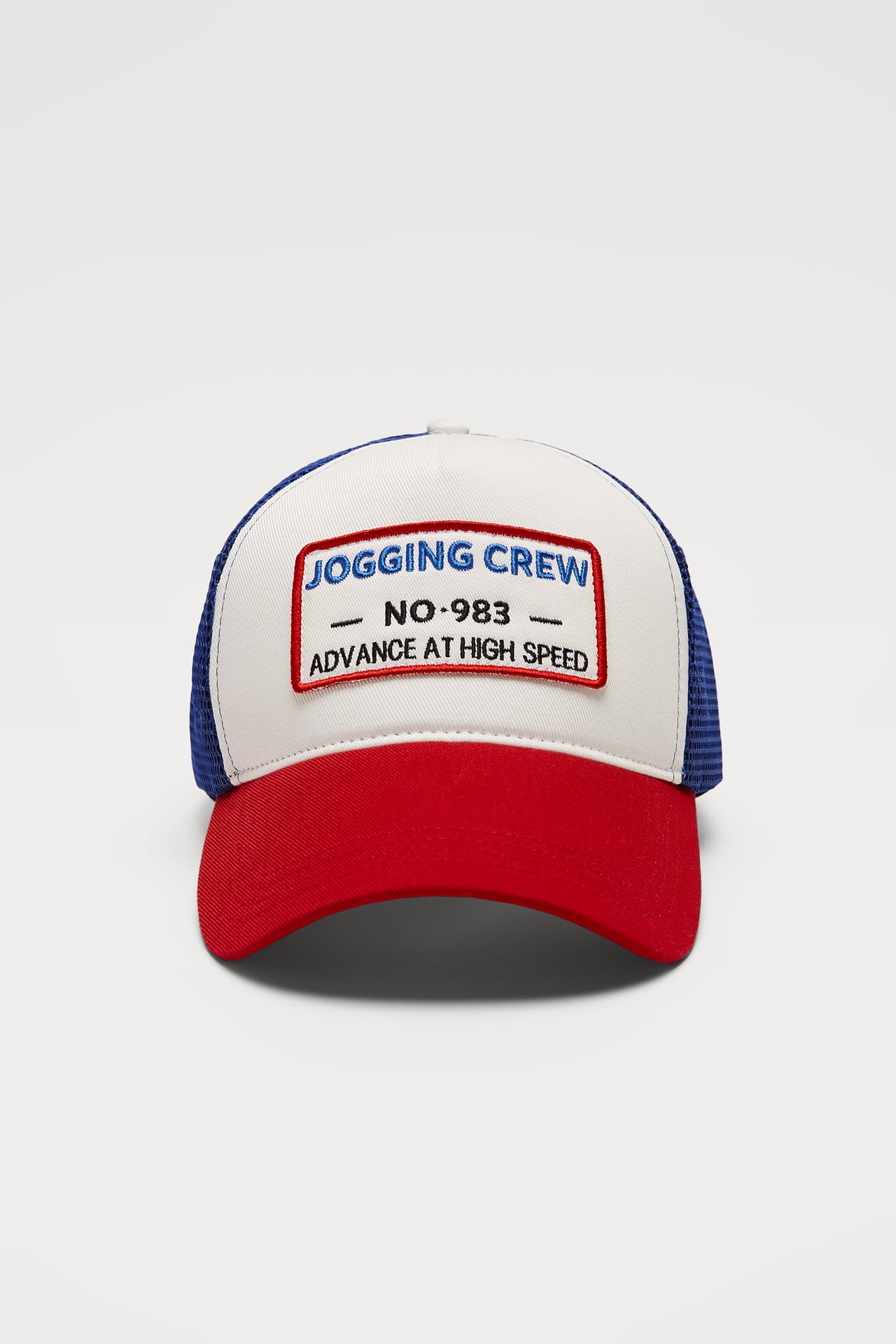 CAP WITH CONTRAST PATCH