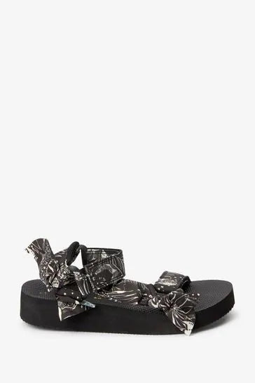 TREKKER SANDALS