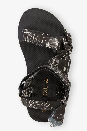 TREKKER SANDALS