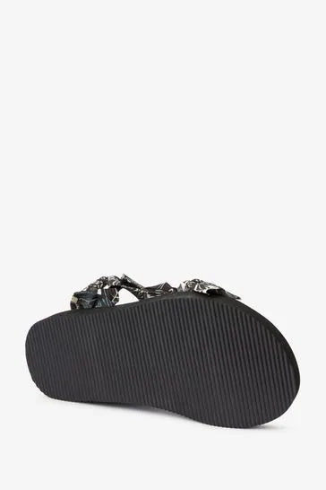 TREKKER SANDALS