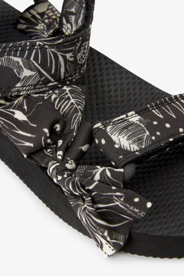 TREKKER SANDALS
