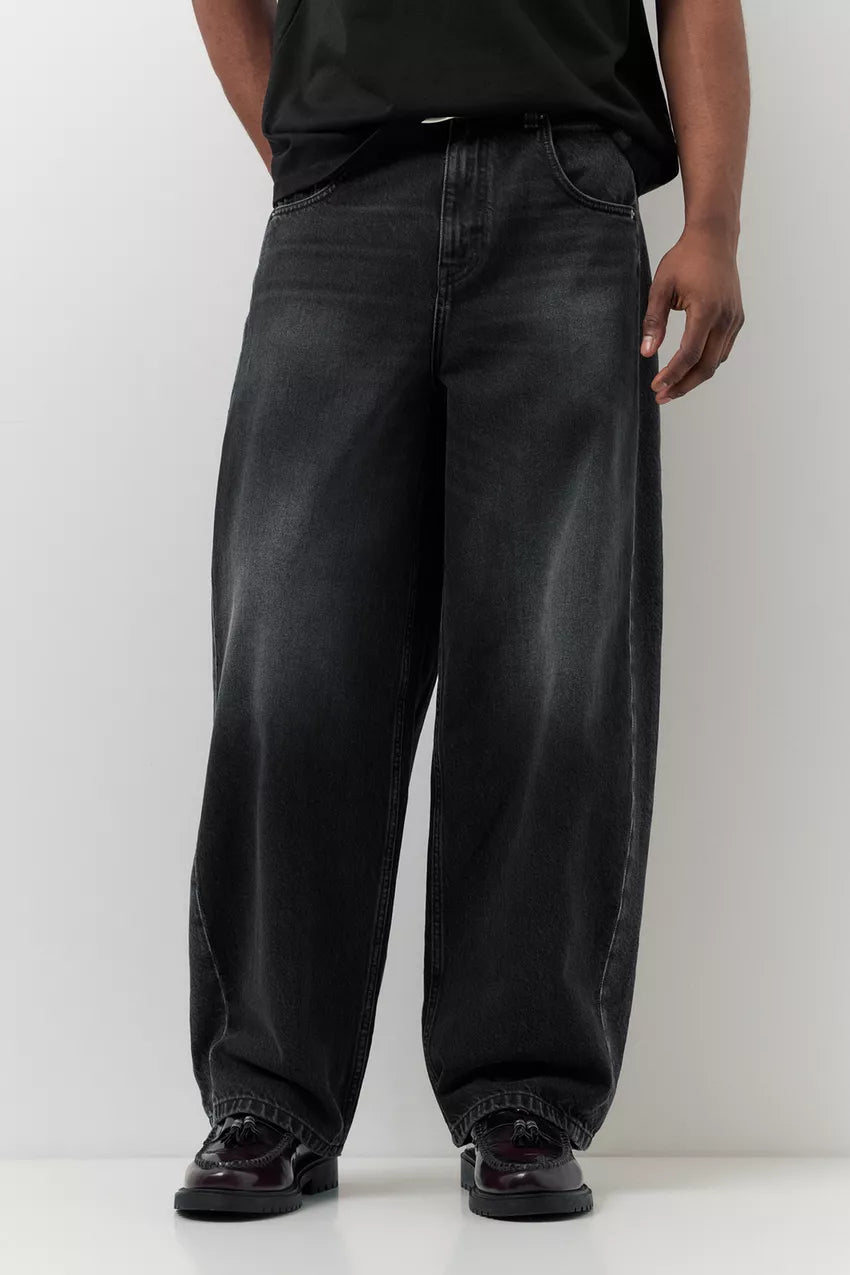 BALLOON FIT JEANS