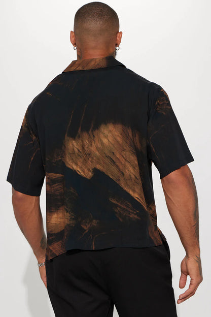ON THE HORIZON SHORT SLEEVE BUTTON UP