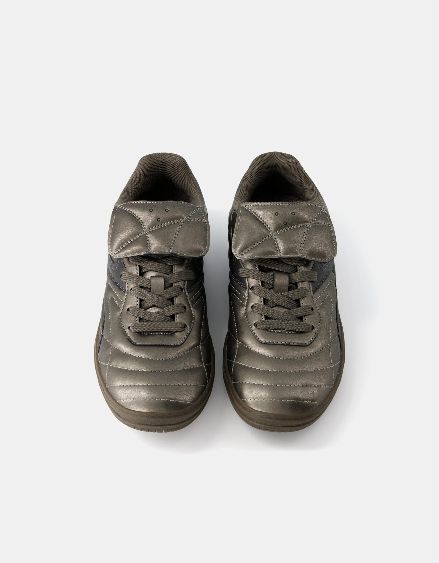 RETRO FOOTBALL TRAINERS WITH TONGUE