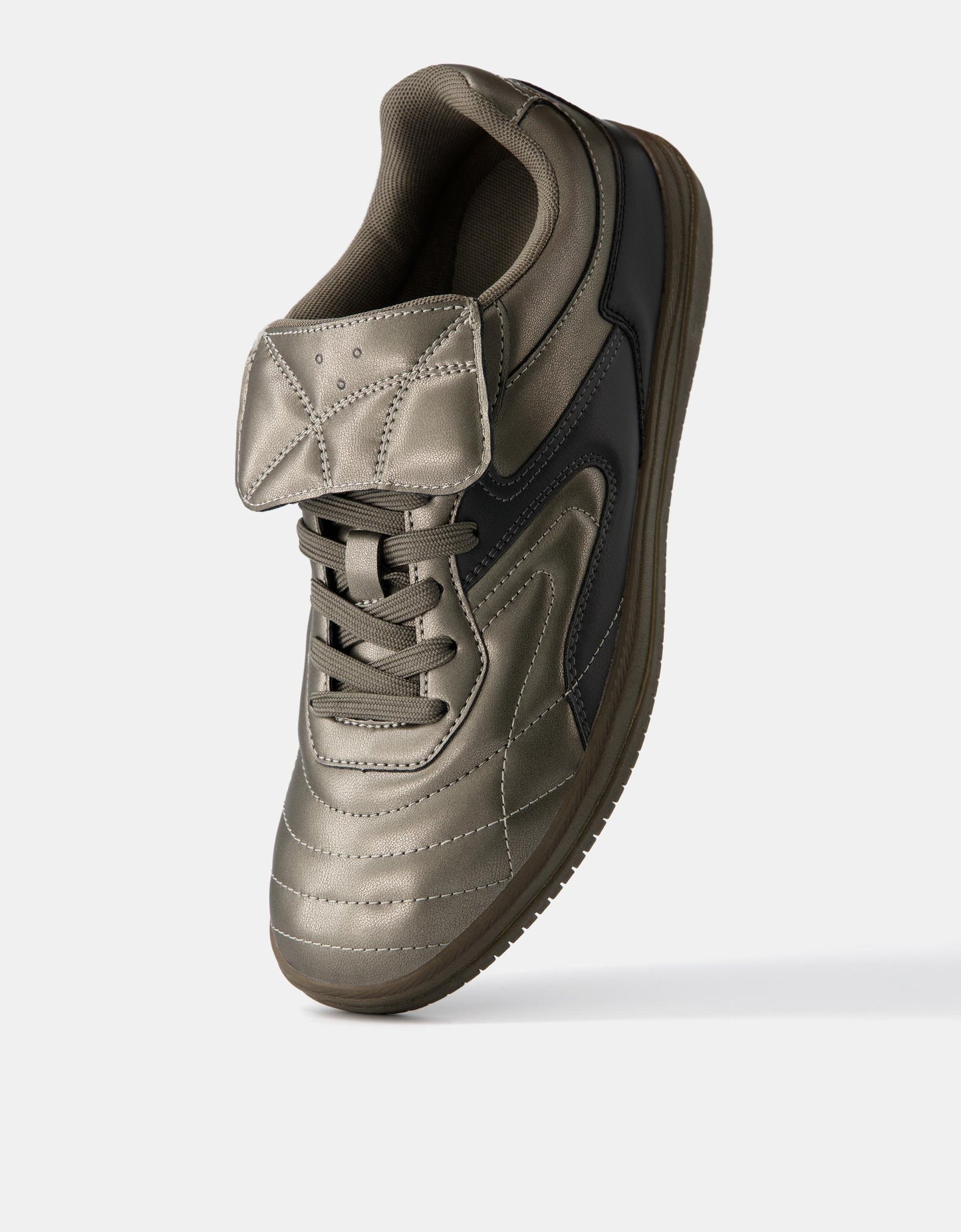 RETRO FOOTBALL TRAINERS WITH TONGUE