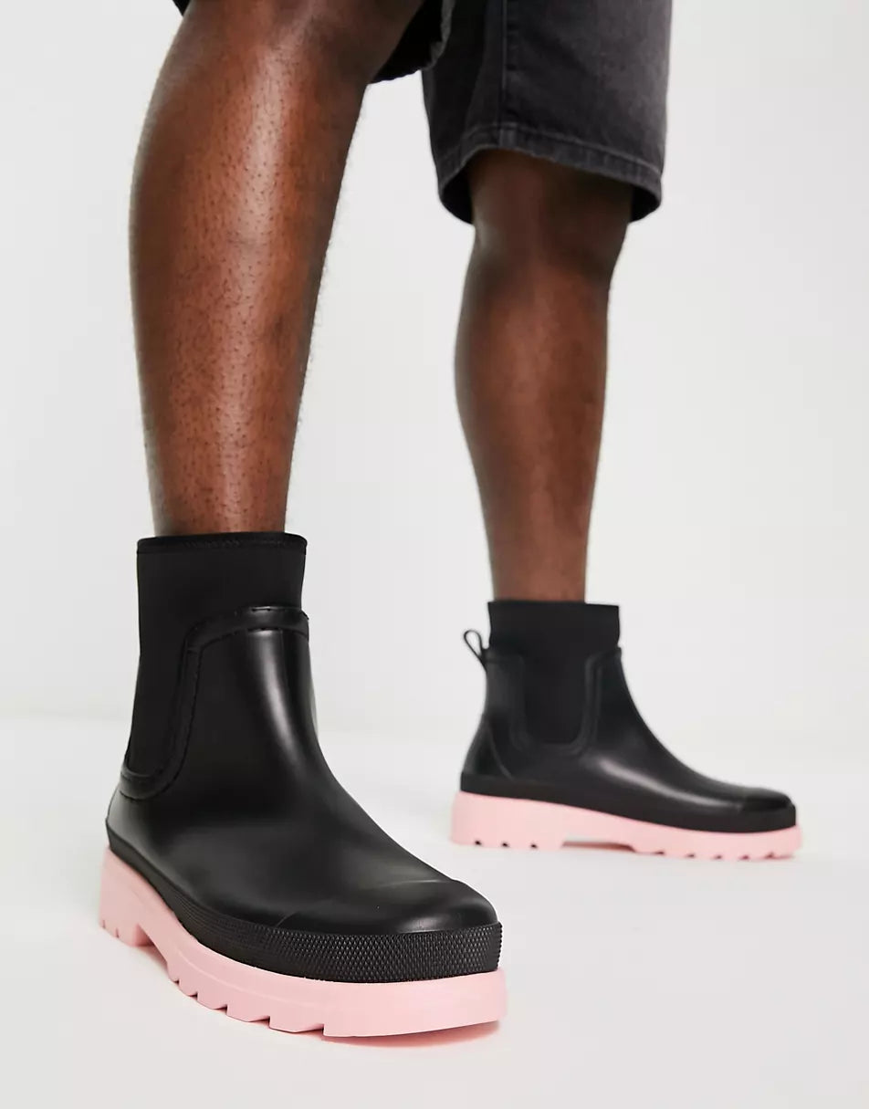 CHELSEA WELLINGTON BOOTS IN BLACK WITH PINK CONTRAST SOLE
