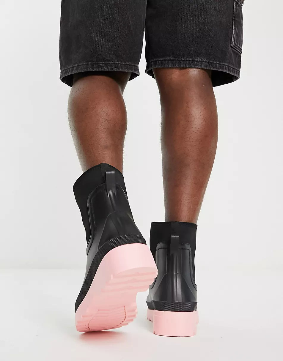 CHELSEA WELLINGTON BOOTS IN BLACK WITH PINK CONTRAST SOLE