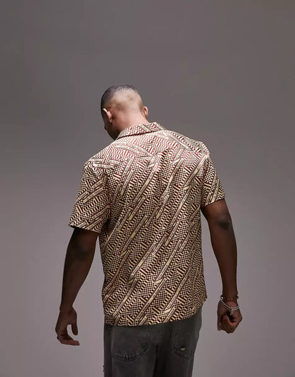 SATIN REVERE SHORT SLEEVE SHIRT IN TEXT PRINT