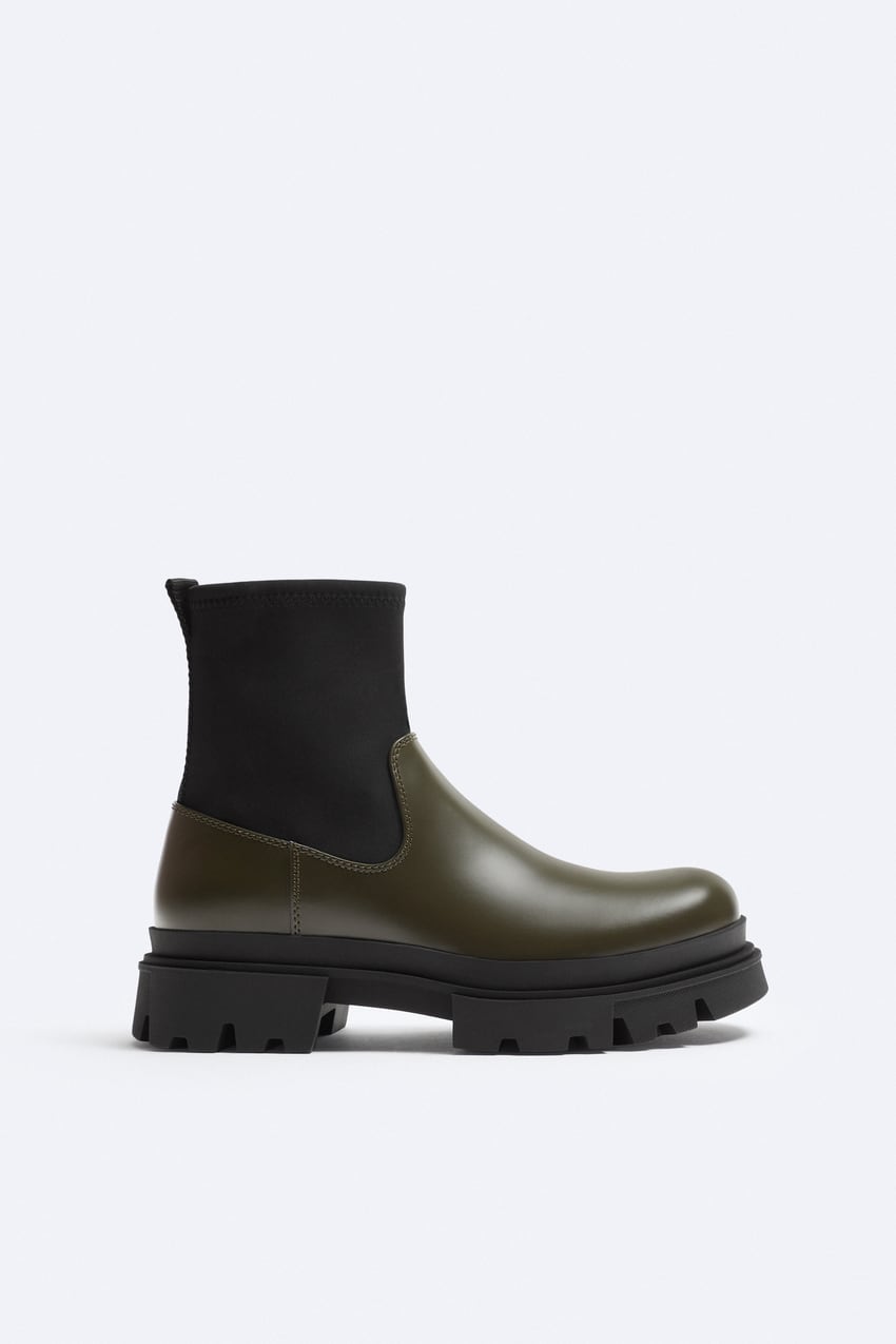 BOOTS WITH TRACK SOLE
