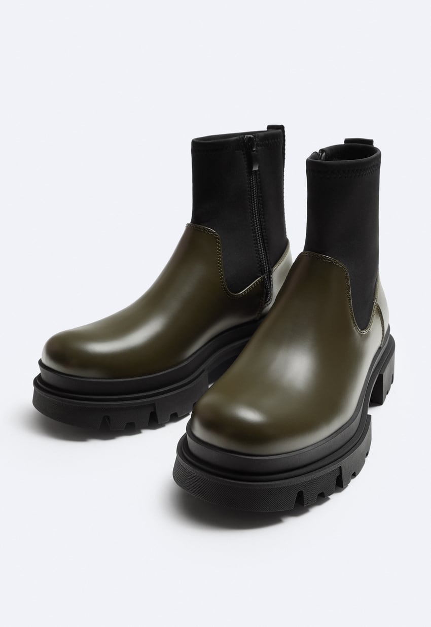 BOOTS WITH TRACK SOLE