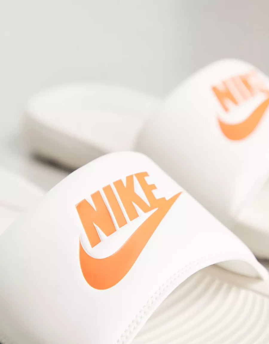 NIKE VICTORI ONE
