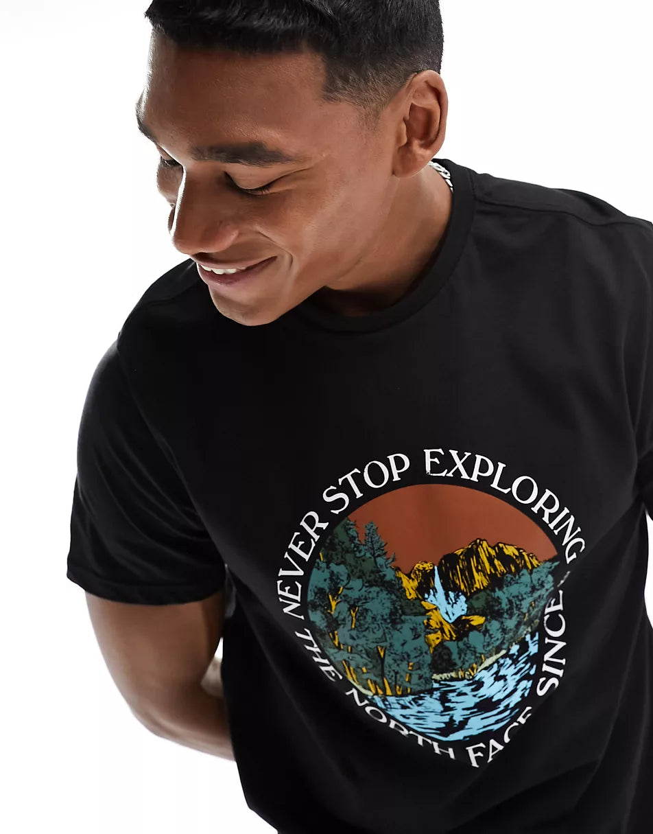 CHEST GRAPHIC T-SHIRT