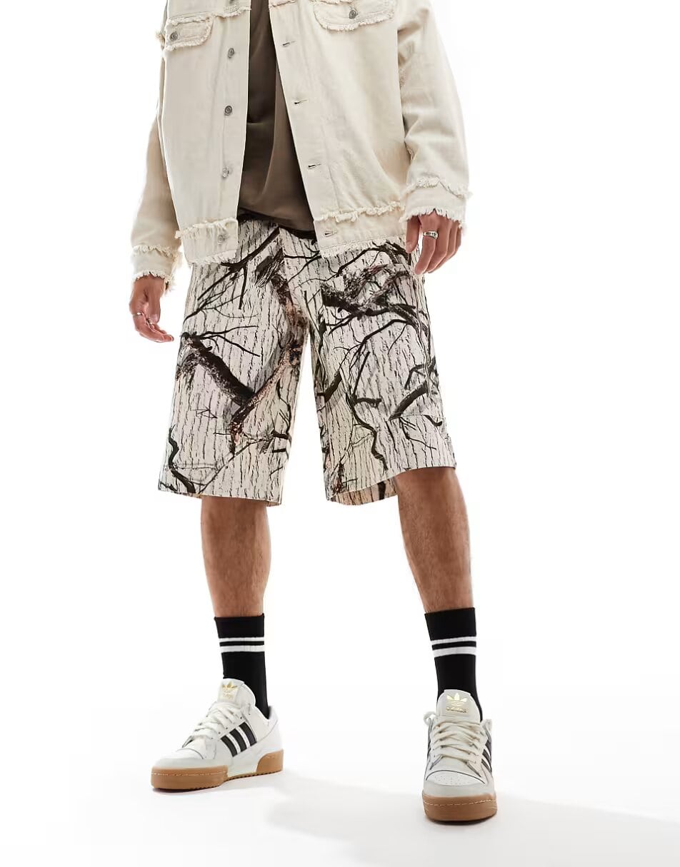 OVERSIZED CAMO PRINT SHORTS IN MULTI