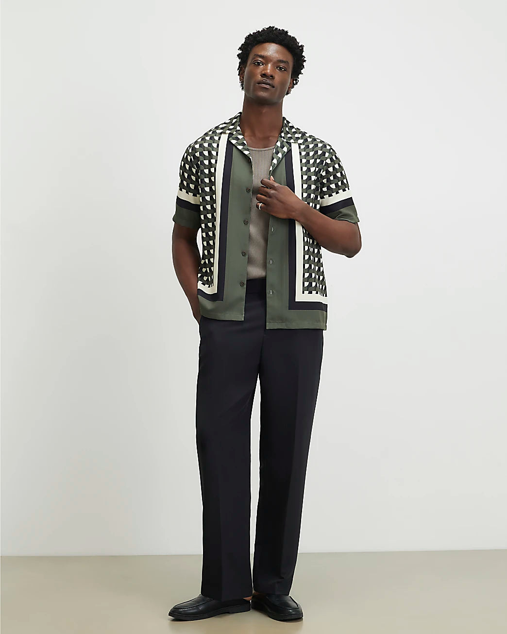 GREEN REGULAR FIT GEOMETRIC BORDER SHIRT