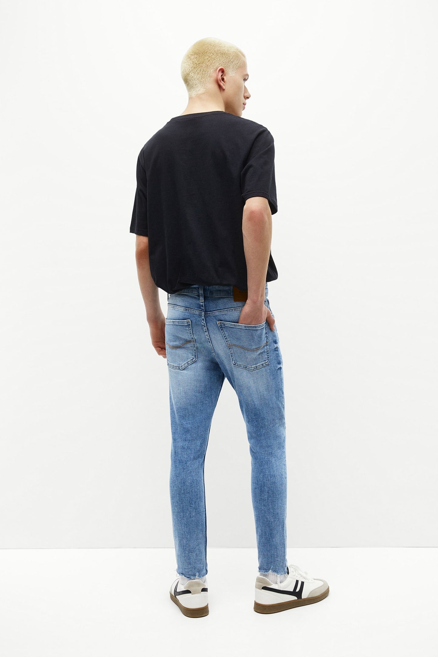RIPPED SKINNY JEANS