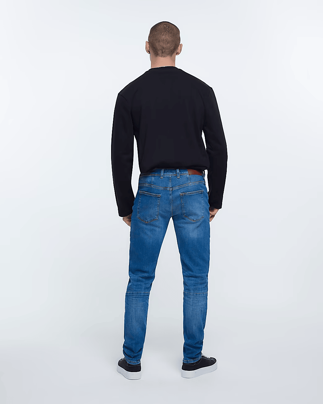 MEDIUM BLUE RELAXED SKINNY FIT JEANS