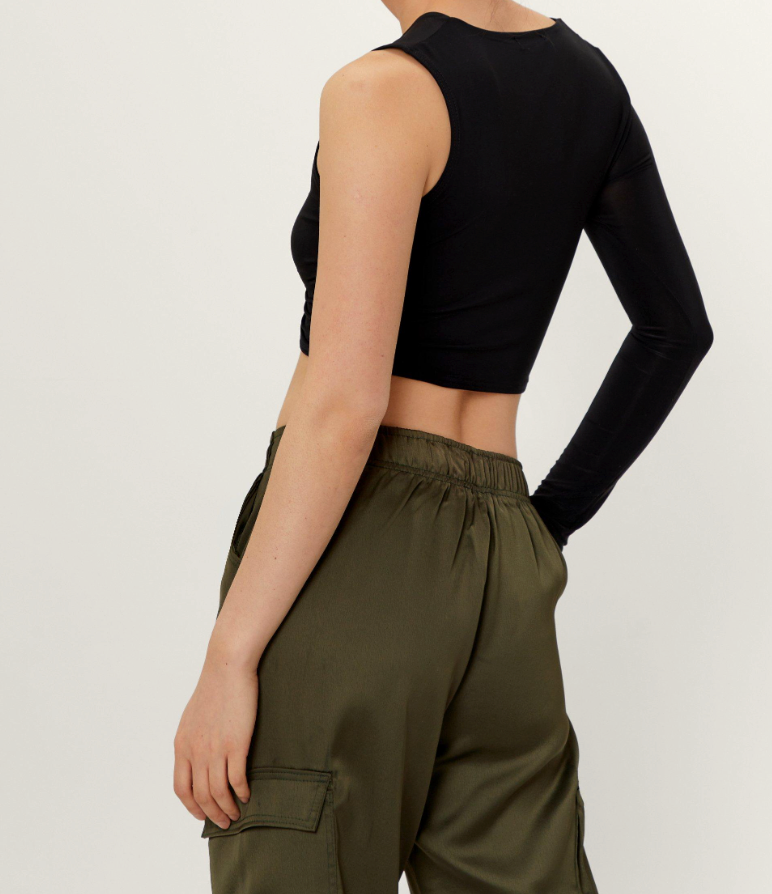 SLINKY KNOT FRONT ONE SLEEVE TOP